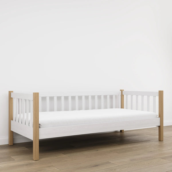 Łóżko sofa biały z dębem – boczna bariera drewniane, bezpieczeństwo dla dzieci